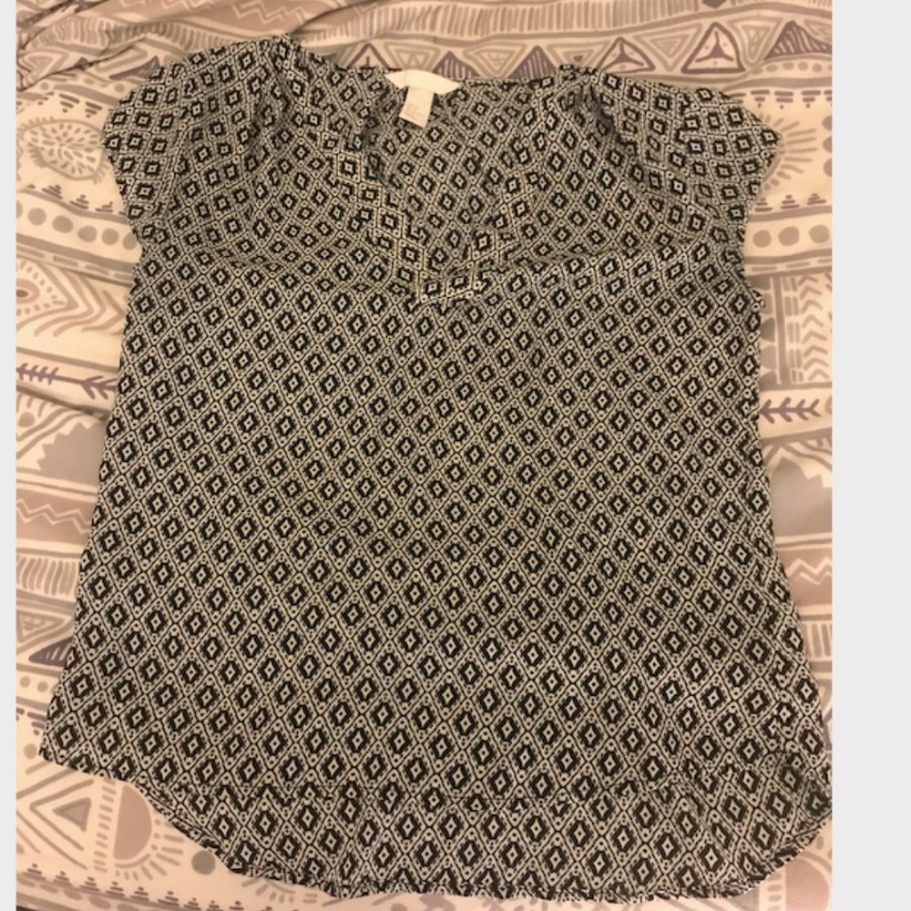 *LIKE NEW* H&M Cap Sleeve Geo Print Blouse 4